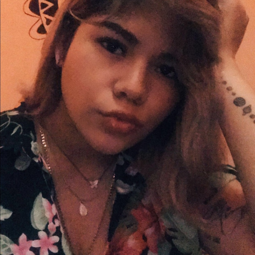 Meet your Posher, Emily